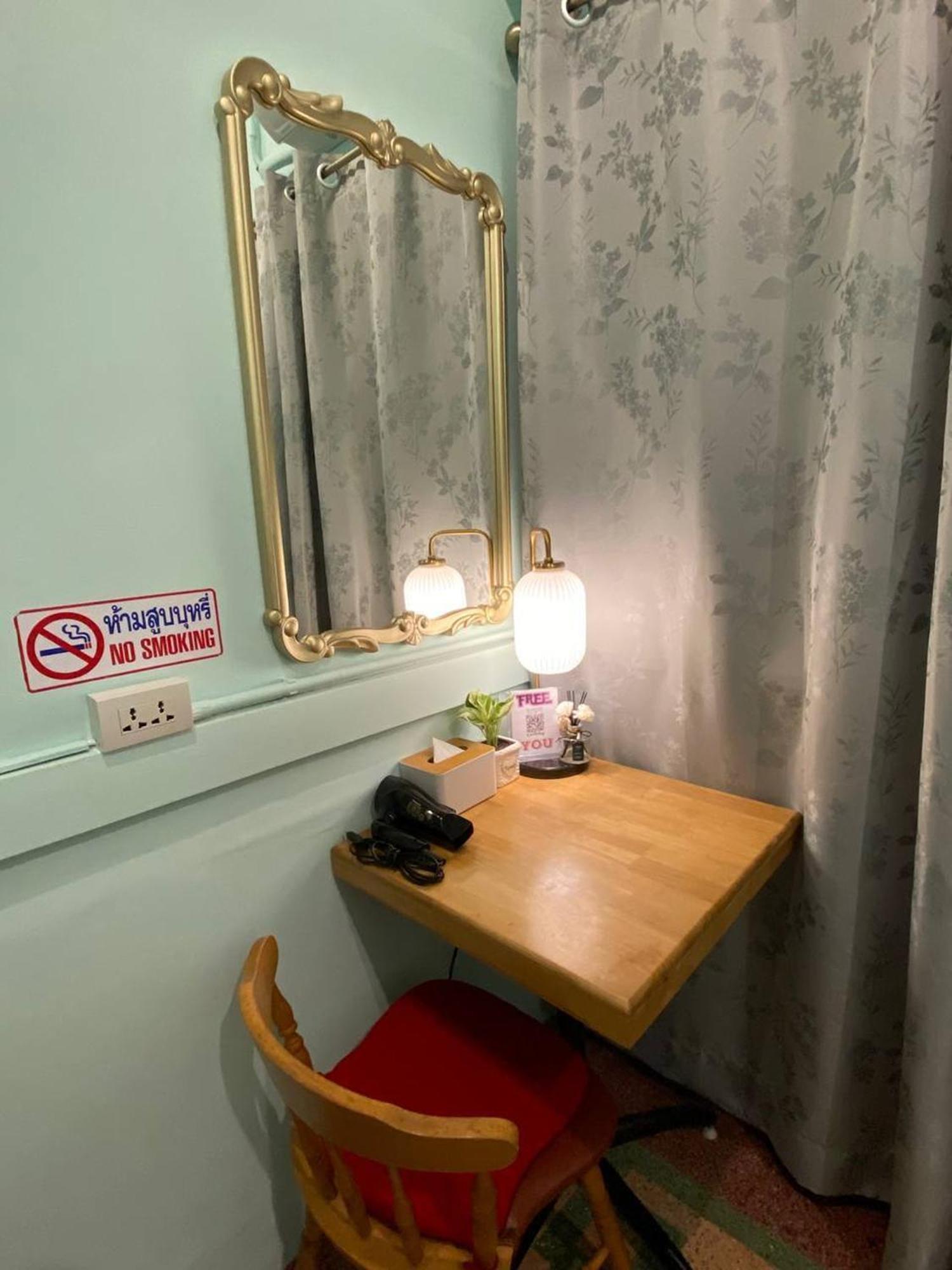 Hostel Lemon Siam Petchaburi Road Bangkok Exterior photo